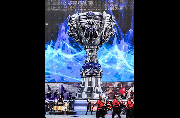 他把注意力 他把注意力